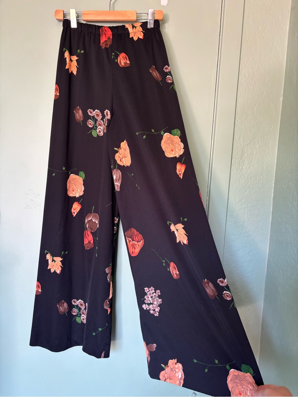 Vintage Black Wide-Leg Floral Pull-On Pants - Peach & Coral Flowers